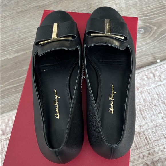 Salvatore Ferragamo Black Loafers with Gold Accent - never worn - Picture 4 of 4